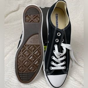 NWT CONVERSE—unisex black and white